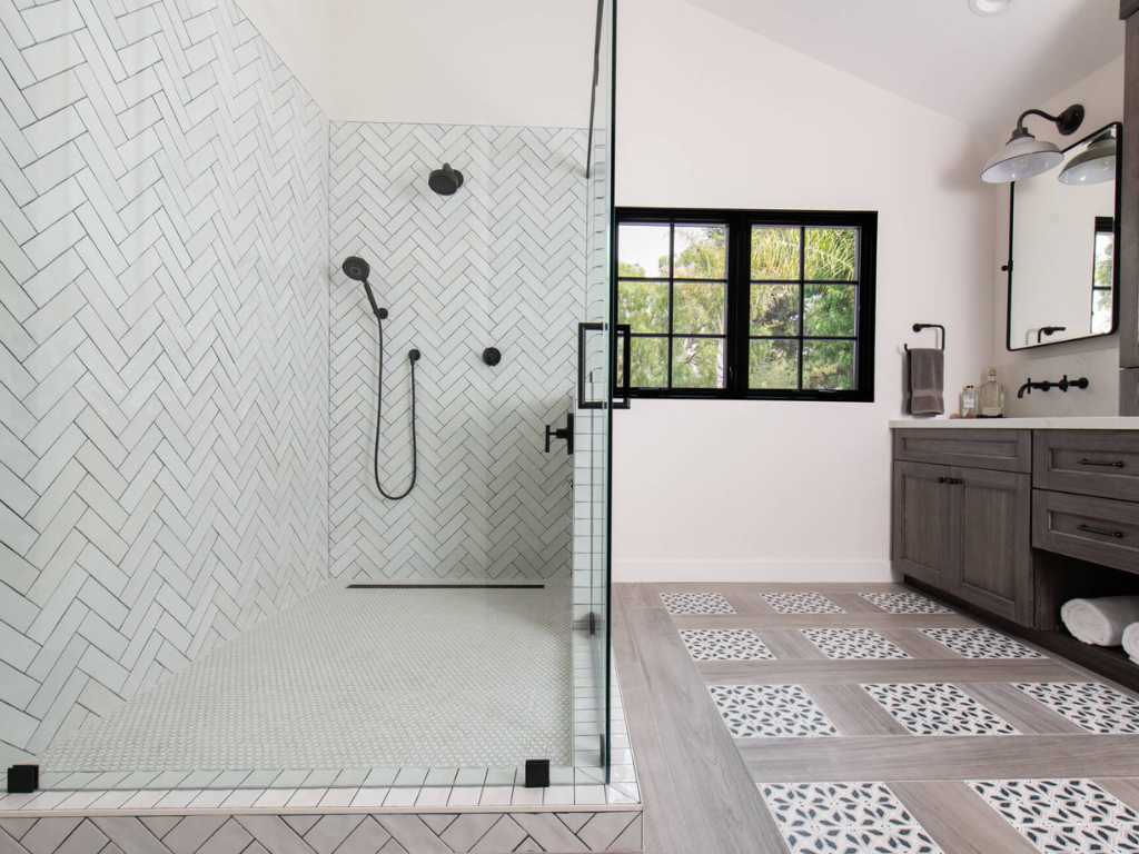 Reforma de baño con plato de ducha en Camposol